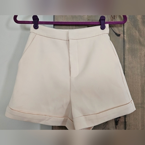 HEMLINE HAUSEN Hannah Tailored Shorts In Cream. Size XS NWT - Picture 5 of 15
